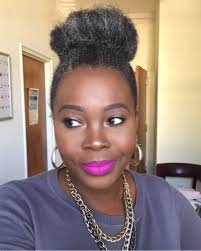 I didn't always love my grey. If I'm honest, some days Sheba (my mane's  name) and I have a love/hate relationship. 😊 Greying early was kind of a  shock. Old people are