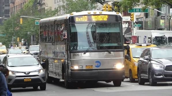 MTA Bus: 2002 MCI D4500 BxM10 Exp Bus #2926 (Ex. New York Bus Service #7426) at E86th St-3rd Ave