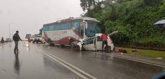 Kemalangan jalan raya mengeluarkan mangsa tersepit sudah tidak bernyawa hati hati ketika memandu gais pakai seatbelt. Lima Termasuk Bayi Maut Dalam Kemalangan Bas Ekspres