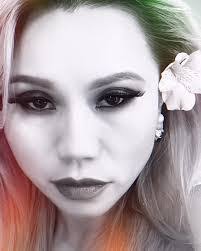 Loida Martin's Instagram, Twitter & Facebook