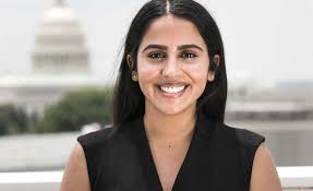 Young Kaur Goes From High-Schooler to Manager by Helping Sikhs