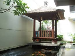 Menambahkan kolam ikan adalah ide yang sangat indah, sebuah rumah yang indah dengan #kolamikan dapat membuat rumah lebih hidup. Bawa Alam Ke Rumah Inilah 7 Desain Saung Yang Patut Kamu Tiru