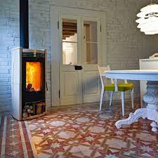 Weitere ideen zu kamin fliesen, fliesen, bodenfliesen. Fliesen Unter Dem Kaminofen Eine Alternative Zur Bodenplatte Kamin Wissen Infothek Wissenscenter Ofen De
