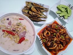 Dari namanya saja, anda mungkin sudah menebak bahwa gulai ini pasti dibumbui dengan rempah pekat. Resepi Sayur Jambu Golok Bersama Sotong Padu Sampai Tak Tau Nak Cakap Betapa Sedapnya Sebagai Pembuka Selera My Resepi