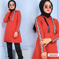 Kapusonlu Olan Tunigin Kollari Yazi Seritli Gorunume Sahiptir Cepsiz Model Olan Tunigin Kapusonu Yazi Baskili Kurdele Detayina Sahiptir Moda Triko Giyim
