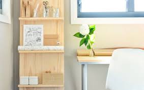 Deco Recup 4 Idees Bricoleuses Pour Transformer Une Planche En Bois En Piece Design Decouvrirdesign Deco Recup Diy Deco Deco