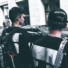 Sac à dos supreme x the north face motif peau de serpent en noir et blanc. The Backpack Supreme Black Ss17 What Does The Influencer Ryan Hildrew On His Instagram Spotern