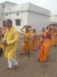 कलश यात्रा में शामिल हुए शिव भक्त, ग्राम छाटा में शिव महापुराण कथा आज से  शुरू, पहले दिन देवी स्थापना और कथा के महात्म सुनाई - CG Mitan