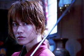 Para interpretar a Kenshin sama, Sato ha iniciado un intensivo entrenamiento de kendo. y Para terminar con la informacion que he logrado ... - Kenshin-485x324