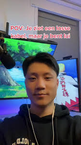 Iedereen is te lui voor cable management 😴 // #nietgezien #wateenwerk #lui  #herkenbaar #gamerlife