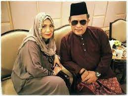 Listen to uji rashid & hail amir | soundcloud is an audio platform that lets you listen to what you love and share the sounds you create. Seloka Hari Raya Hail Amir Dan Uji Rashid Youtube