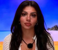 Why is Olandria considered the villain after unfollowing Huda?