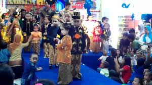 Jun 04, 2021 · baca juga : Fashion Show Anak Kartini 2011 Youtube