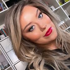 Noreen West's Instagram, Twitter & Facebook