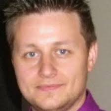 How would you evaluate the reproducibility of proteomics measurements  between two replicates?