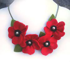 Red Poppy Necklace Felt Poppies And Pearls Flower Necklace Etsy Red Statement Jewelry Felt Jewelry Felt Flower Necklace