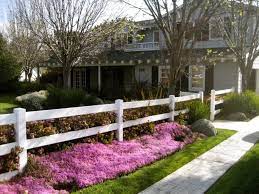 Often referred to as landscape fencing, split rail fence is a low or no maintenance alternative to chain link fence that provides a natural and economical landscape treatment. 28 Split Rail Fence Ideas For Acreages And Private Homes Home Stratosphere