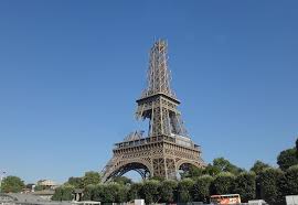 Das wahrzeichen der französischen hauptstadt ist uns längst ein begriff. Nach Verkauf An Dubai Eiffelturm Wird Abgebaut Paris Mal Anders