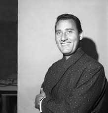 Alberto sordi var en skådespelare, manusförfattare och regissör. A Quale Film Appartengono I 3 Misteriosi Abiti Del Guardaroba Di Alberto Sordi Rb Casting