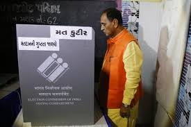 गुजरात चुनाव: विजय रूपाणी, ठंड से उबरकर आए सीएम