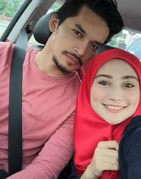 Atau mungkin menjadi duda yang terlajak laris itu menjadi satu batu penghalang untuk zack bertemu dengan pemilik tulang rusuknya yang sebelah lagi itu apabila hubungannya tak pernah kekal sehingga ke jenjang pelamin? Duda Terlajak Laris Akhir Akhirnya Inas Menerima Zack Dan Anis Telah Berjumpa Kekasih Hati
