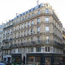 Découvrez l'architecture typique d'un immeuble haussmannien et ses principales caractéristiques. Comment Reconnaitre Un Immeuble Haussmannien
