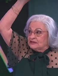 Pobre Niño!!! Como soporta a la prepotente y sabelotodo de Alicia