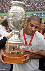 وكان أيضًا ضمن صفوف المنتخب الأمريكي لعام 2004 الذي اكتفى بالميدالية البرونزية في أثينا، عندما لعب احتياطيا. Ø§Ù„Ø§Ù…Ø¨Ø±Ø§Ø·ÙˆØ± Ø§Ø¯Ø±ÙŠØ§Ù†Ùˆ Ø¹Ø´Ø§Ù‚ Ù…Ù†ØªØ®Ø¨ Ø§Ù„Ø¨Ø±Ø§Ø²ÙŠÙ„ Brazil Fans Facebook