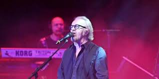 Born 4 march 1952) is an italian pop and rock singer and composer. Weltstar Umberto Tozzi Rockt Den Wolfsburger Congresspark