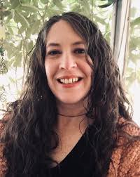 Sara Burge's Instagram, Twitter & Facebook