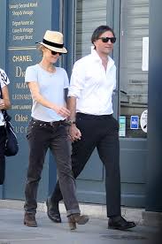 The pair, who grew close in 2016 on the set of dog, a film directed by benchetrit starring paradis, tied the knot in an intimate ceremony which was attended by her. Vanessa Paradis Et Samuel Benchetrit Photos Facebook