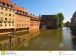 Sudenbau über die pegnitz, ursprünglich gemeinsamer krankensaal (heute gaststätte). Altes Gebaude Nurnberg Heilig Geist Spital Krankenhaus Des Heiligen Geistes In Nurnberg Redaktionelles Stockfoto Bild Von Historisch Besichtigung 123883803