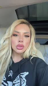 A girl’s girl reporting for duty 🫡 #dating #husbandhunting #buscandomarido  #fyp #parati #losangeles