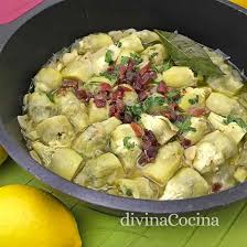 Solo tienes que cortarles las puntas salientes, ponerlas en un cazo de agua. Alcachofas Guisadas Con Jamon Receta De Divina Cocina