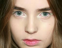 Sudah Tahu Belum Ini 5 Cara Memanfaatkan White Eyeliner Untuk Mempercantik Penampilan Alis Mata Hingga Bibir Anda Beauty Journal