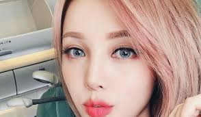 للبنت جمال في روحها و في شكلها فلا يوجد بنت قبيحه و حشة فالله هو من خلقنا فاحسن خلقنا ولكن تختلف كل بنت عن الاخرى في الطباع و الصفات و يختلف ذلك