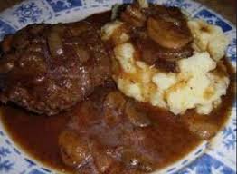 Recette Steak Hache A L Oignon Champignons Et Sauce Brune Hamburger Steak Onion Gravy Recipes