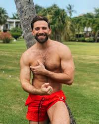 thumbs.pro : elnerdo19:The dashing, handsome and furry, Anton Lapidus!!!!!  💖💙💛💖💙💛💖💙💛🥰😋😘🏳️‍🌈💪🏼🤤 🦦 🐺