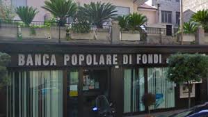 Il banco popolare è un gruppo bancario nato il 1° luglio 2007 dalla fusione fra banco popolare di verona e novara e banca popolare italiana, due storici istituti di credito del paese. Rapina Alla Banca Popolare Di Fondi
