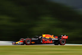 A mercedesek javuló tendenciát mutatnak, a második és a harmadik helyről kezdhetik meg a holland üldözését vasárnap. F1 Verstappen Ujra Az Elen Az Idomero Elott Braking News Motorsport