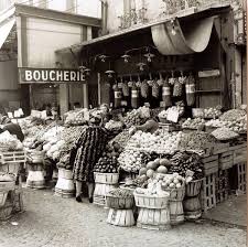 Un Etal Bien Rempli De Fruits Et Legumes Dans Les Annees 1950 Rue Mouffetard Parisavant Paris The Old Days Photo