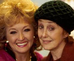 Una stubbs as aunt sally with jon pertwee as the titular scarecrow in worzel gummidge. Uzgemstmsbbcem