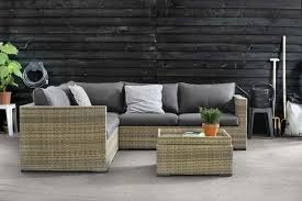 karwei leuke kussens erbij en je bank is klaar om op te loungen karwei tuin tuinmeubels buitenbanken buiten sectioneel tuin meubelen