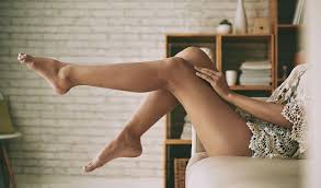 Le poil incarné correspond aux boutons rougeâtres laissant alors apparaître un poil pris sous la par ailleurs, la zone du maillot est malheureusement trop souvent délaissée avec peu de gommage et d'hydratation. Poils Incarnes Solutions Naturelles Pour Les Traiter