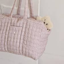 La Nouvelle Collection Pe 18 Accueille Avec Bonheur L Imprime Suzanne Exclusivite Maison Margaret Ici Sur Notre Sac Week End Mate Throw Pillows Pillows Kids