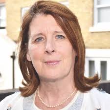 Lesley Watts's Instagram, Twitter & Facebook