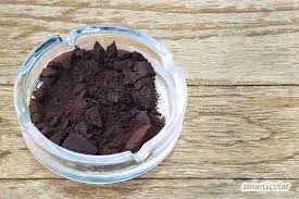 Schweissfusse Naturlich Und Schonend Behandeln Kaffeesatz Wespenfalle Ameisen Im Garten