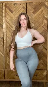 Sexy PAWG Lois Sedgwick ( IG lois_fit )