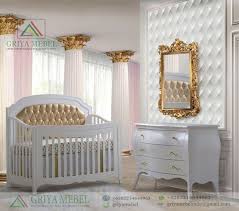 Kamar tidur adalah tempat di mana anak tidak hanya tidur, tetapi juga menghabiskan banyak waktu. Set Ranjang Bayi Classic Mewah Ranjang Bayi Ide Dekorasi Rumah Bayi