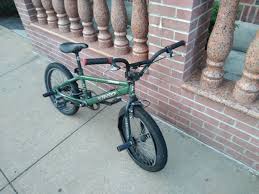 At an exclusive, secluded north american ski resort up on mount rocky summit, brutal slashing, severing and beheading on a group of teenagers are taking place and are believed to be the work of a mysterious skier dressed in black. 2001 Haro Shredder Expired 27103 Bicyclebluebook Com